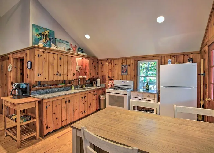 Swim & Unwind! Follins Pond Cottage Near Beach