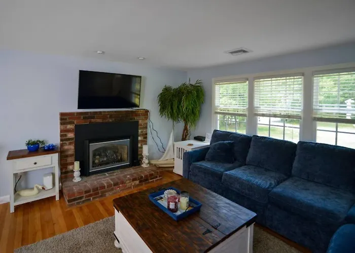 Coastal Haven In West Dennis