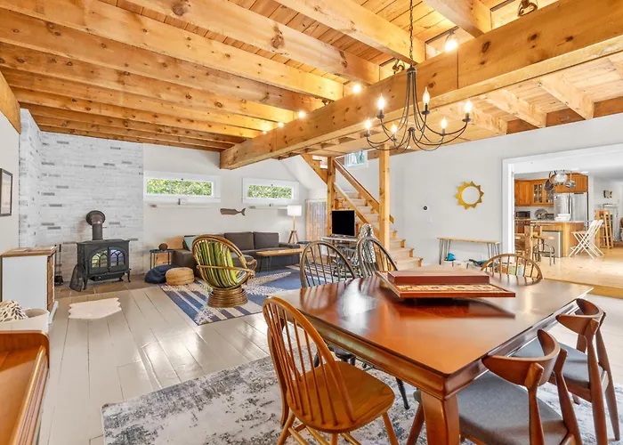 Gorgeous Home 1 Mile To Beach And Near Cape Cod Bikepath