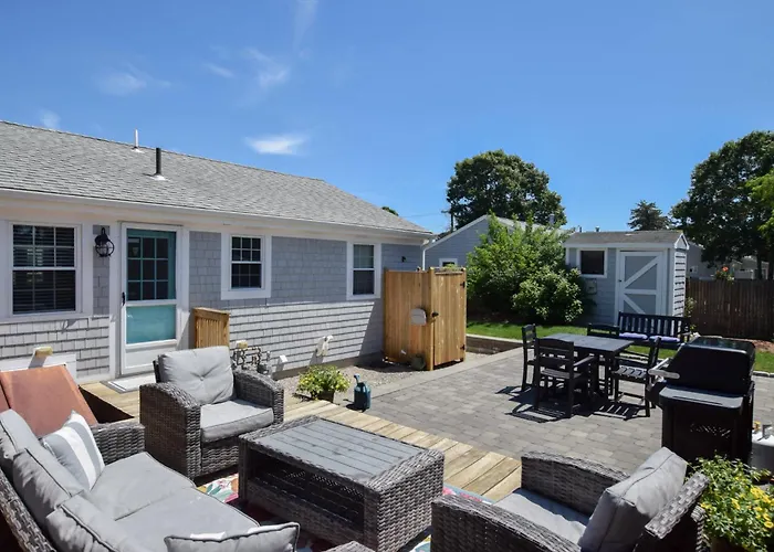Mins To Beach & Town Great Outdoor Space