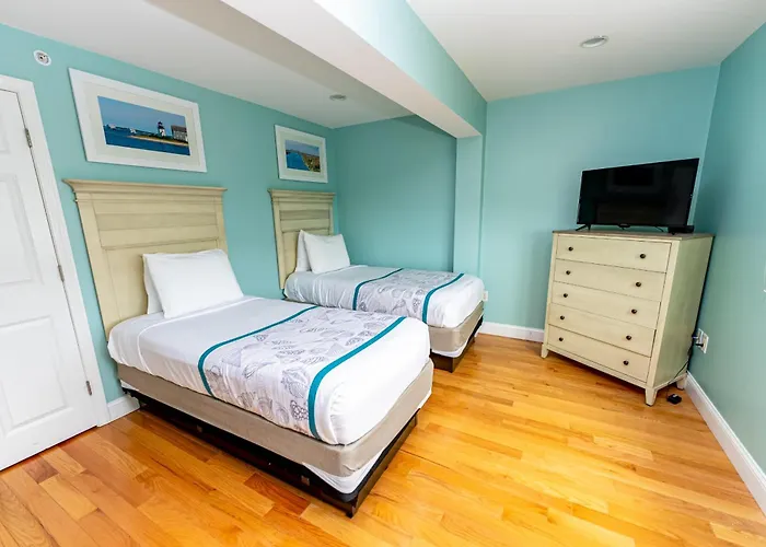 Edgewater Beach Resort-2Brmu
